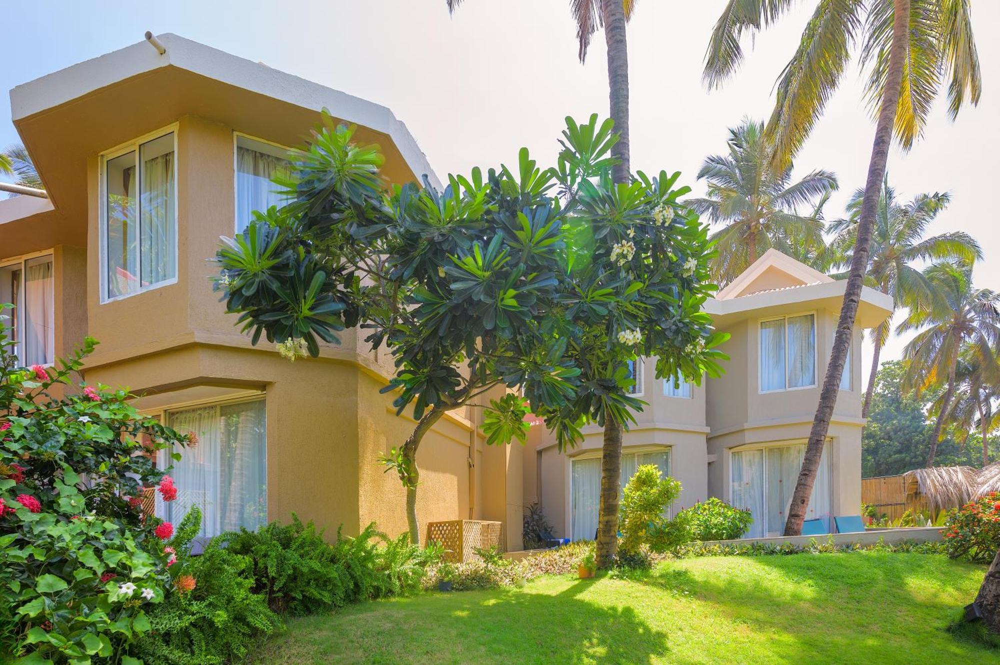 Whispering Palms Beach Resort Кандолім Екстер'єр фото