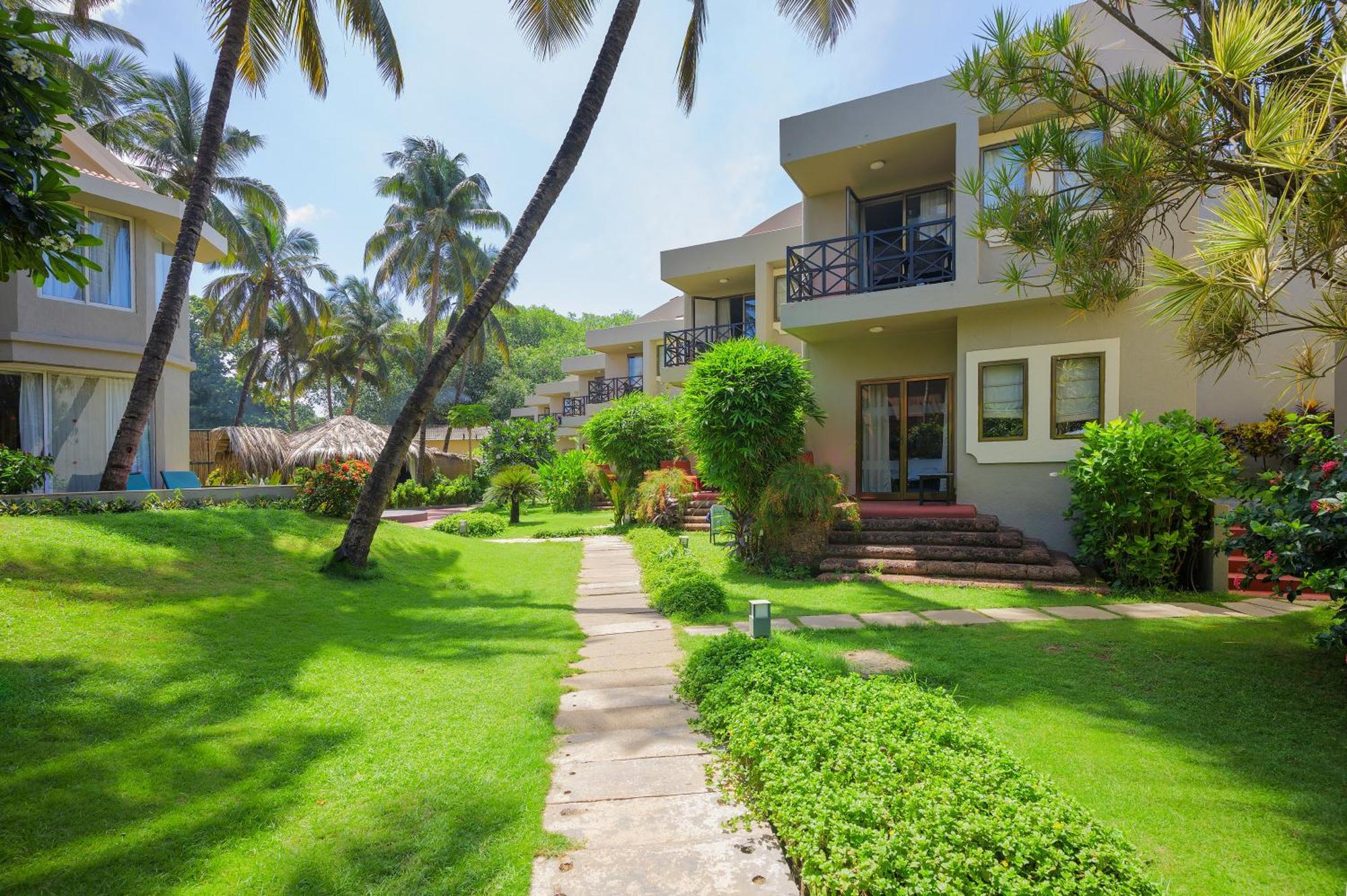 Whispering Palms Beach Resort Кандолім Екстер'єр фото