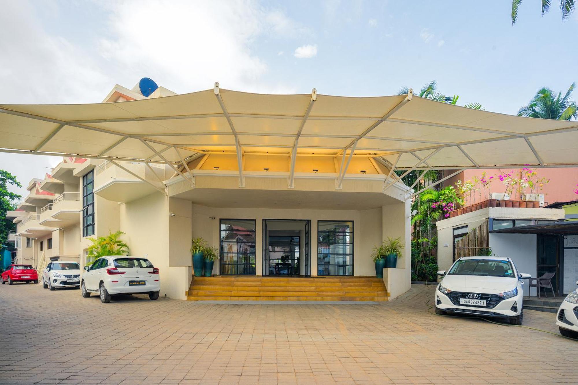 Whispering Palms Beach Resort Кандолім Екстер'єр фото