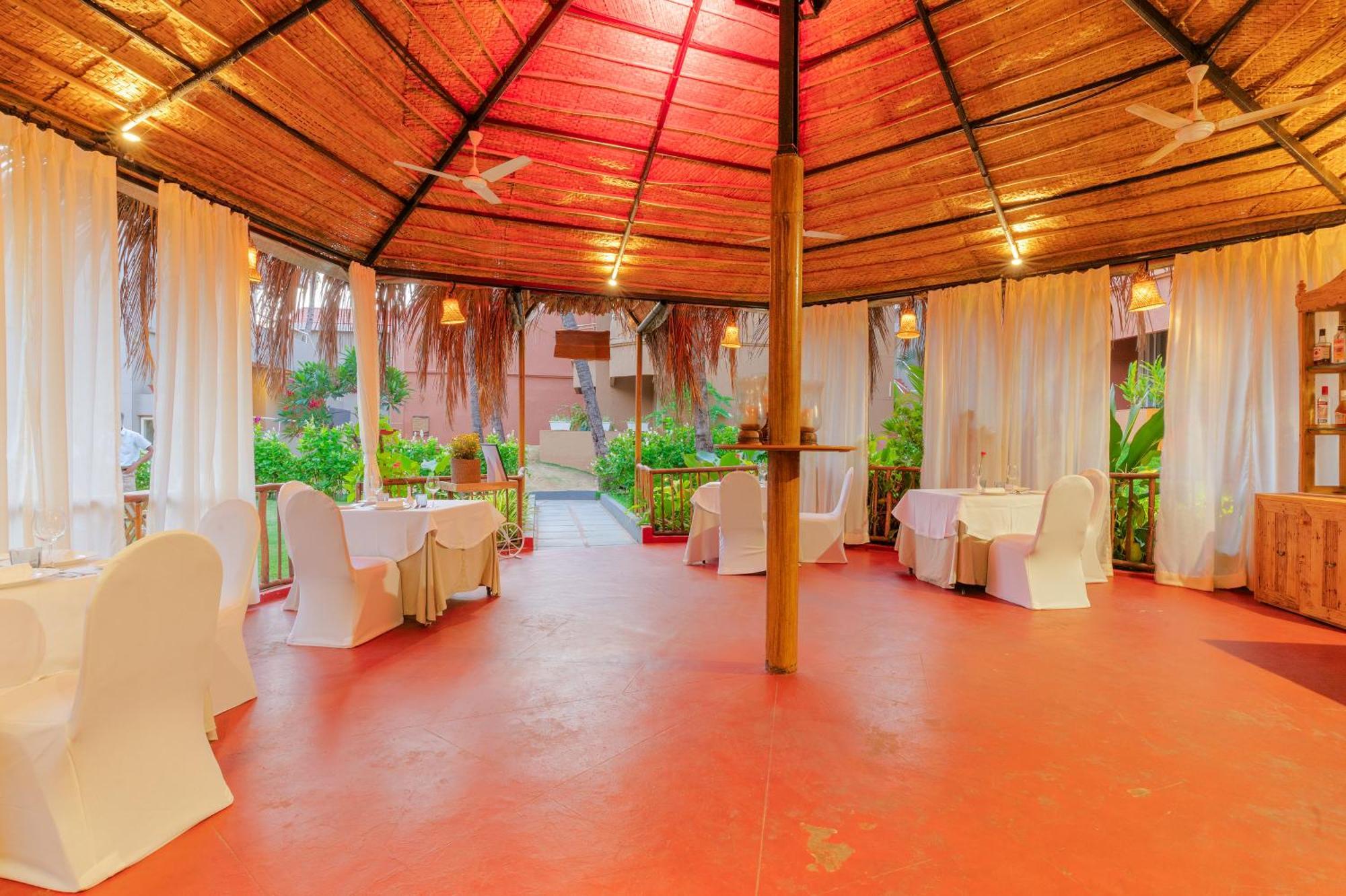 Whispering Palms Beach Resort Кандолім Екстер'єр фото