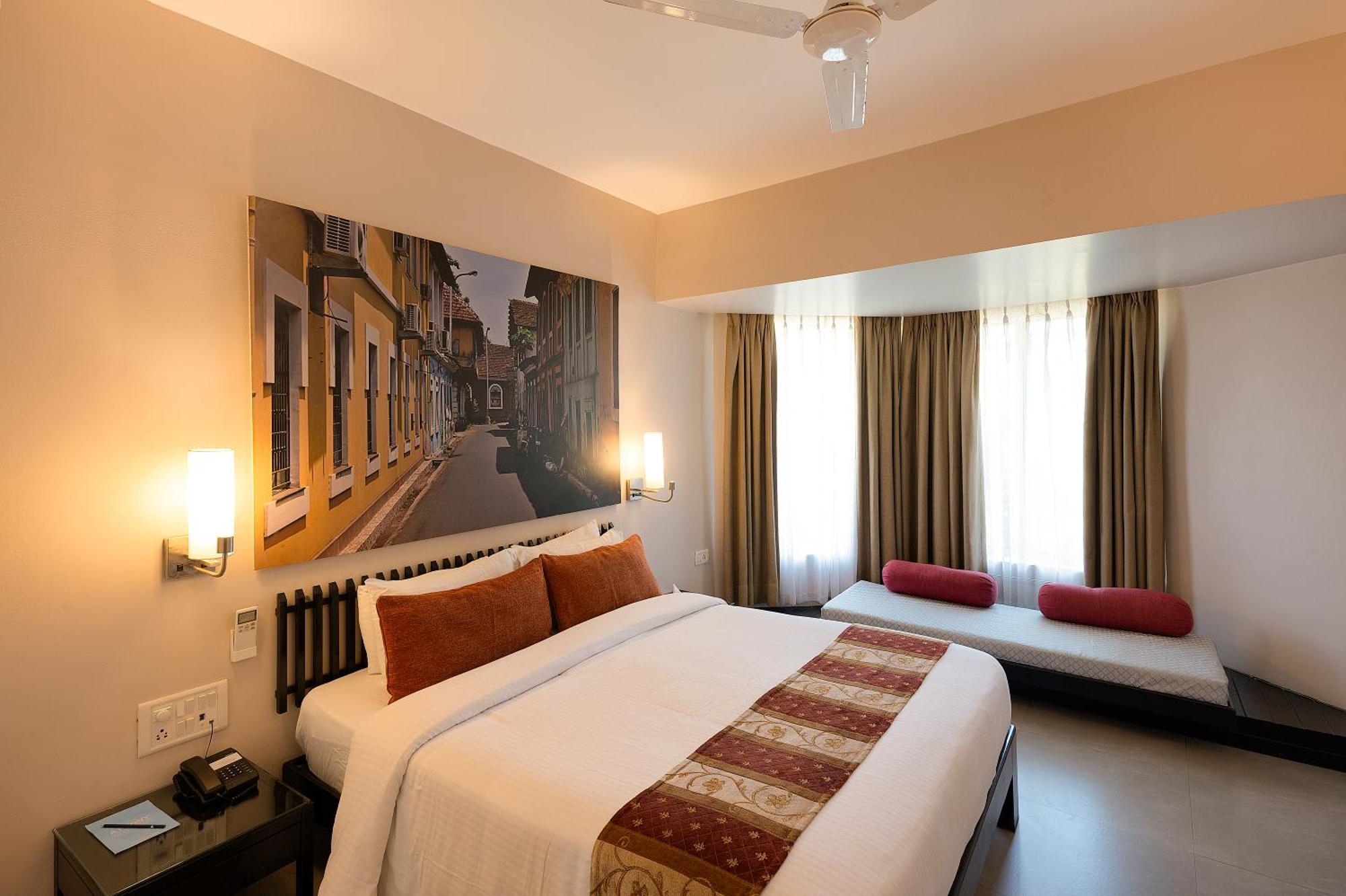 Whispering Palms Beach Resort Кандолім Екстер'єр фото