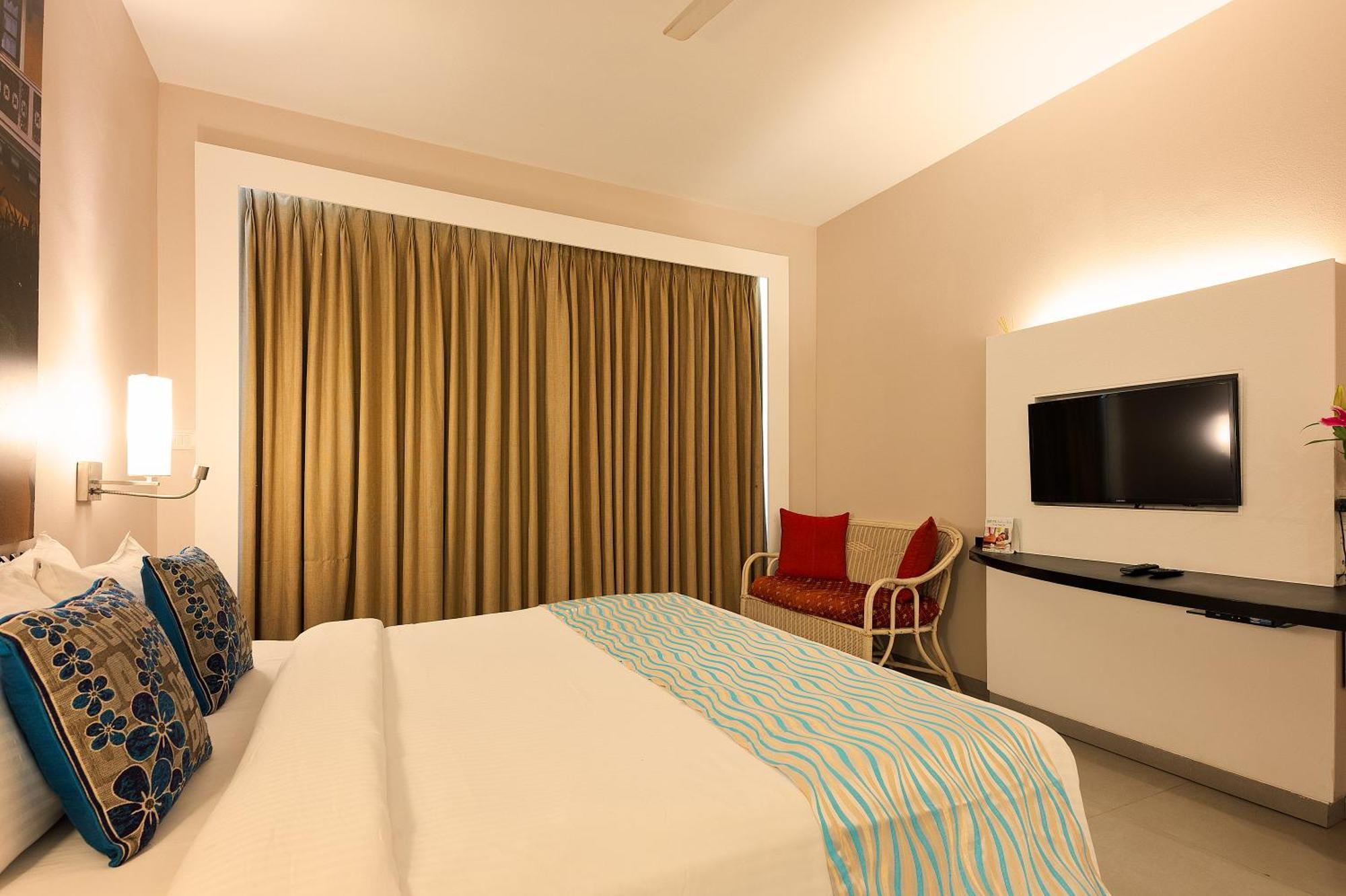 Whispering Palms Beach Resort Кандолім Екстер'єр фото
