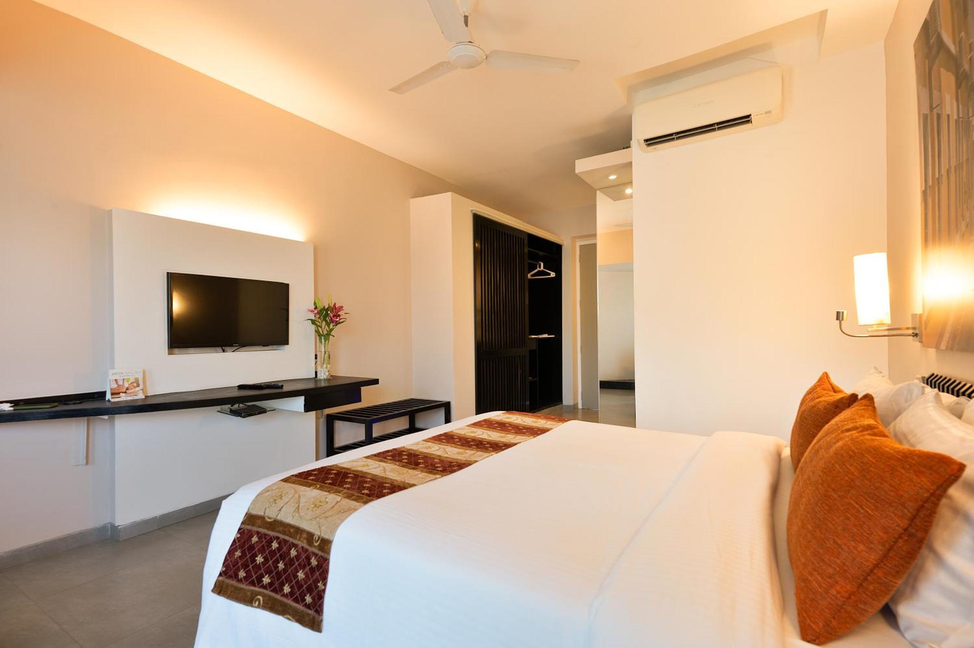 Whispering Palms Beach Resort Кандолім Екстер'єр фото