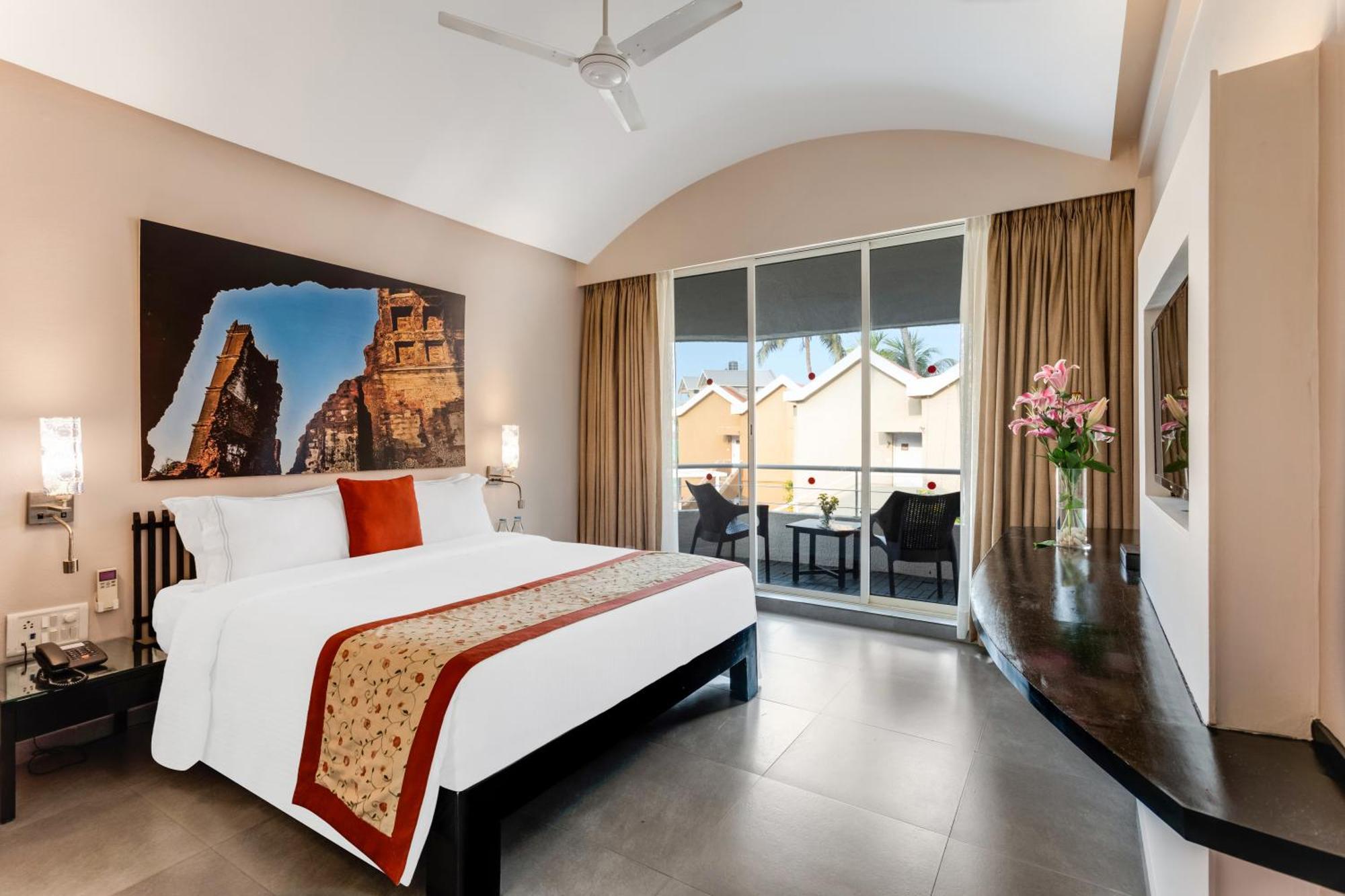 Whispering Palms Beach Resort Кандолім Екстер'єр фото