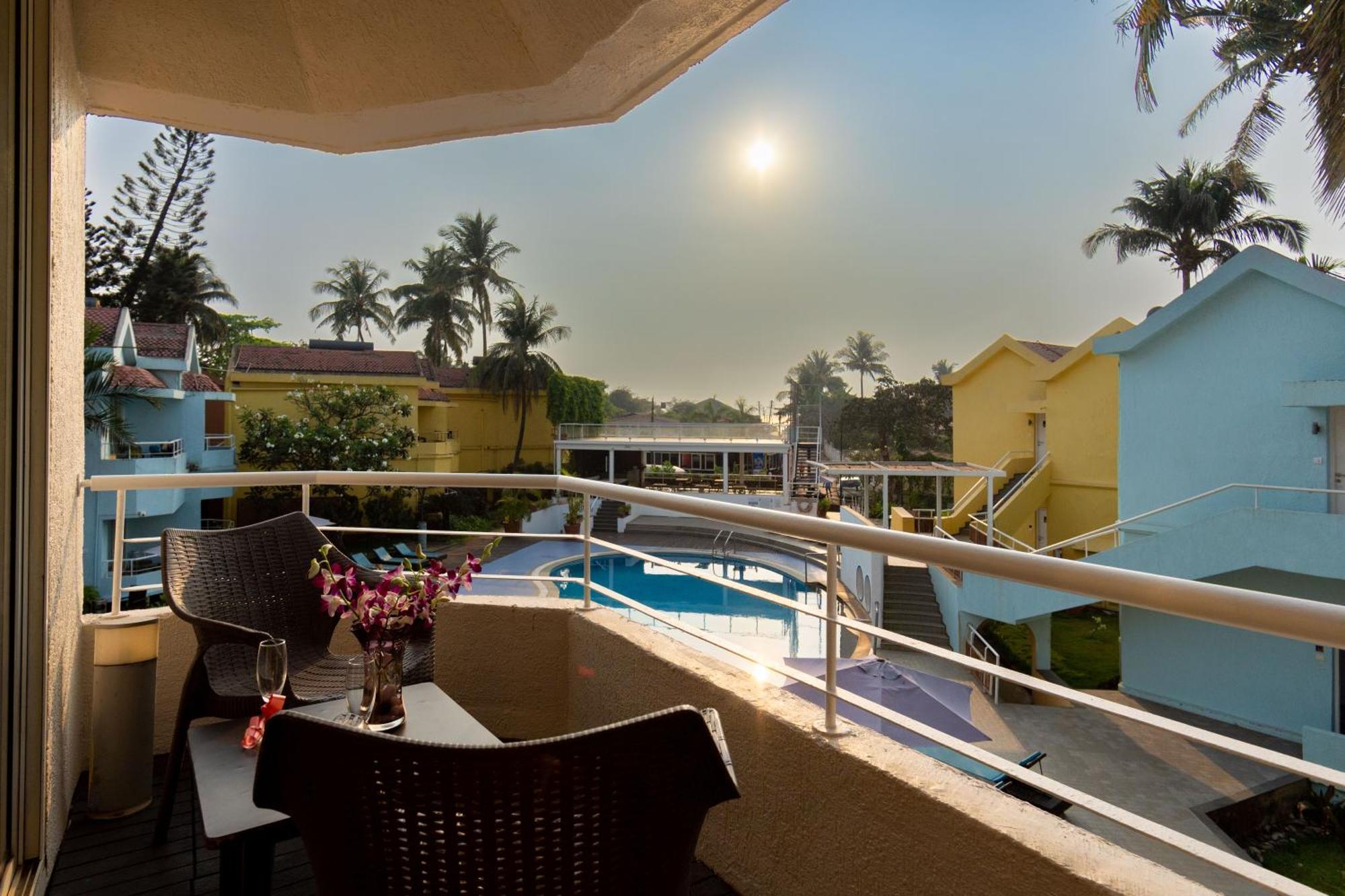 Whispering Palms Beach Resort Кандолім Екстер'єр фото