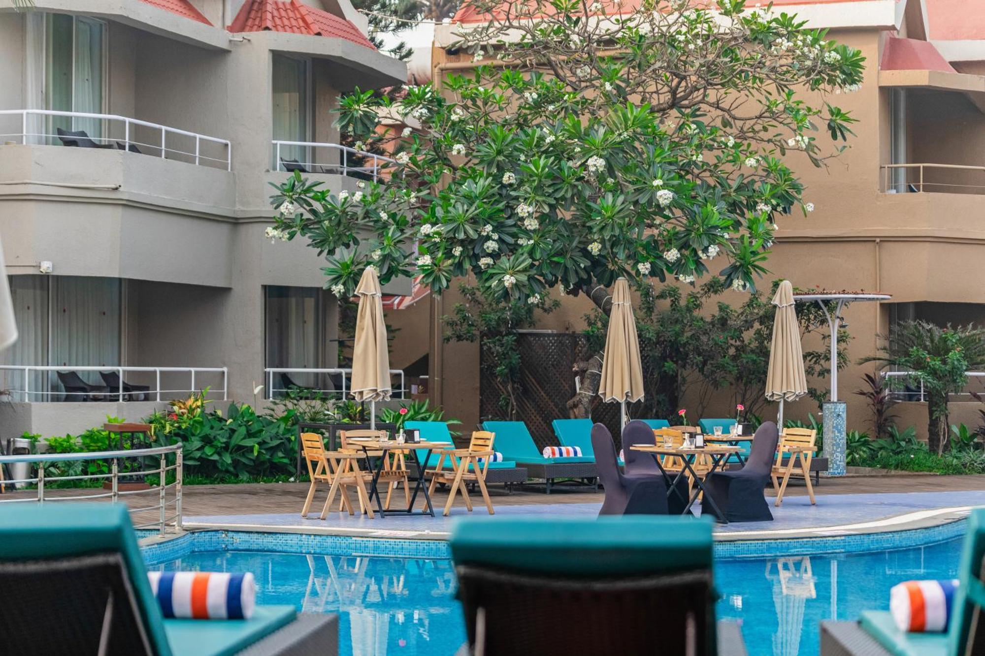 Whispering Palms Beach Resort Кандолім Екстер'єр фото