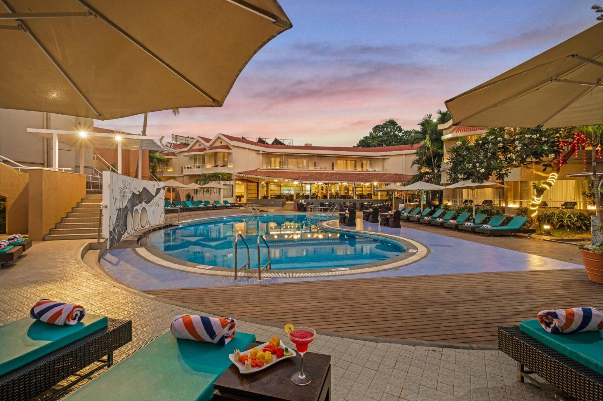 Whispering Palms Beach Resort Кандолім Екстер'єр фото